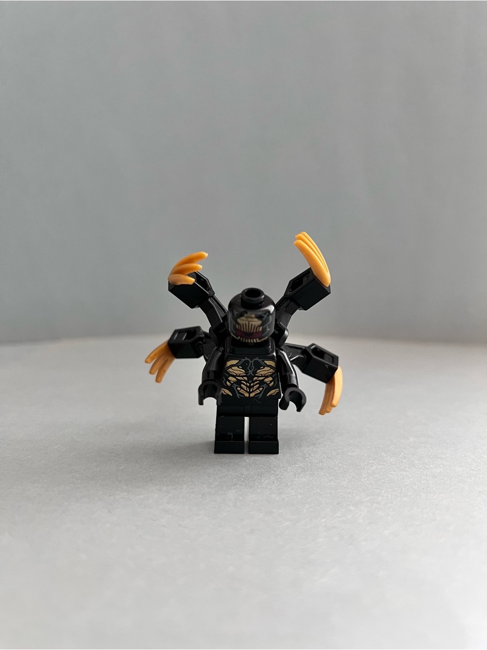 LEGO Marvel Super Heroes Outrider Minifigure